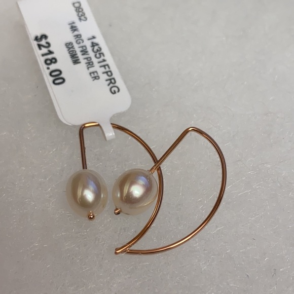 Rose gold and pearl drop earrings - Picture 2 of 3
